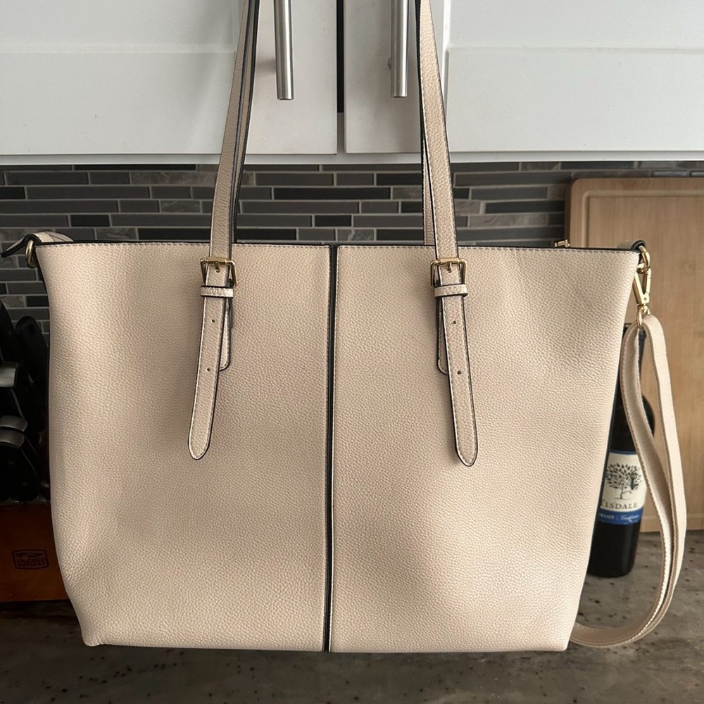 Elegant Cream Lap Top Tote Bag